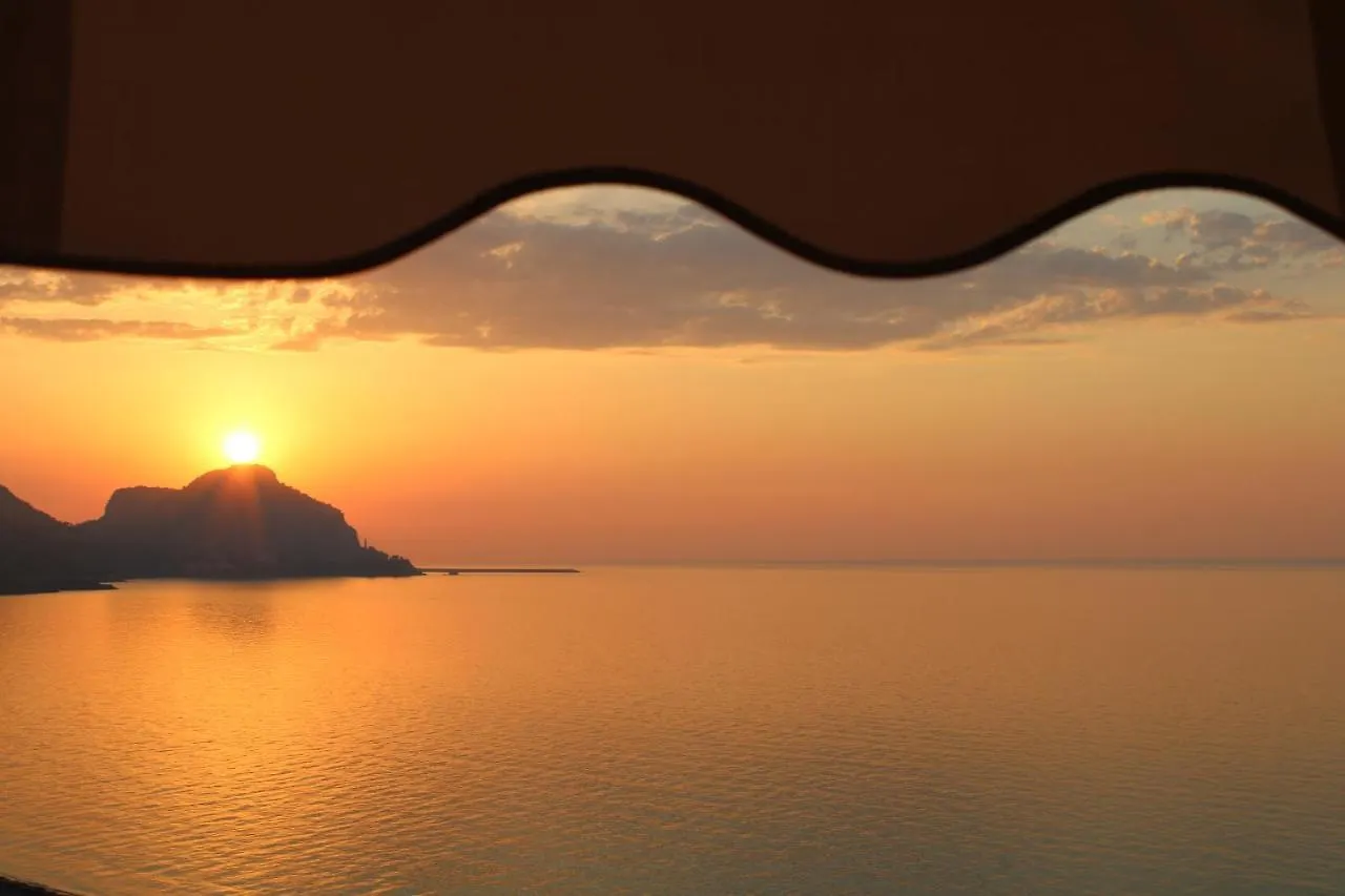 Cefalu Seaside Suite 0*,